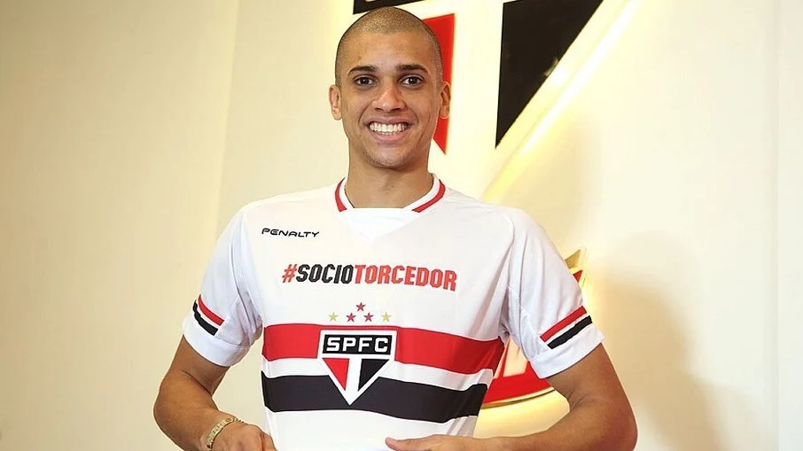 São paulo anuncia rescisão de contrato com zagueiro dória após