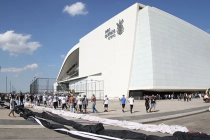 Corinthians em encruzilhada: dívidas, transfer bans e o dilema entre