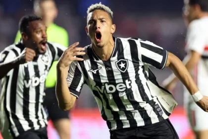 São paulo deixa vitória escapar no morumbis com empate no