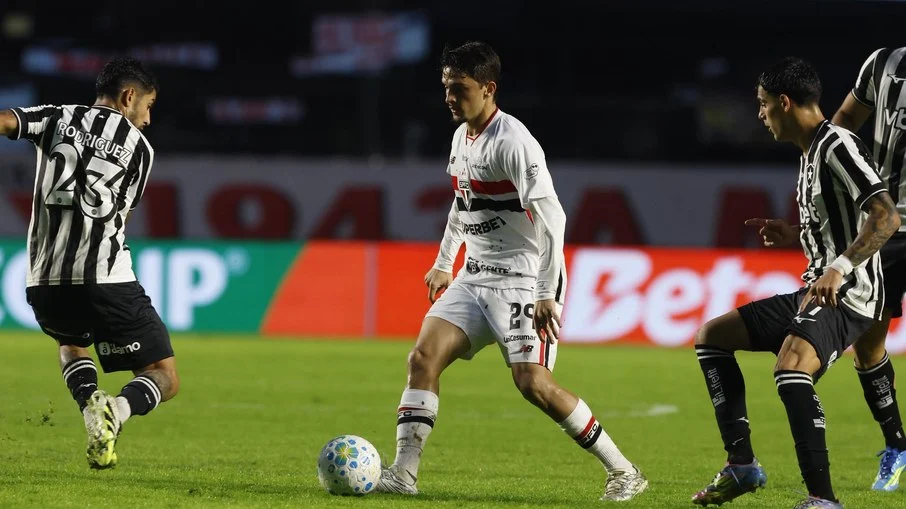 São paulo no g4: tricolor se mantém na zona da