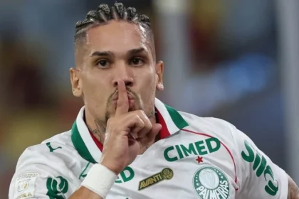 Entenda a confusão entre flamengo e palmeiras: comemoração de paulinho