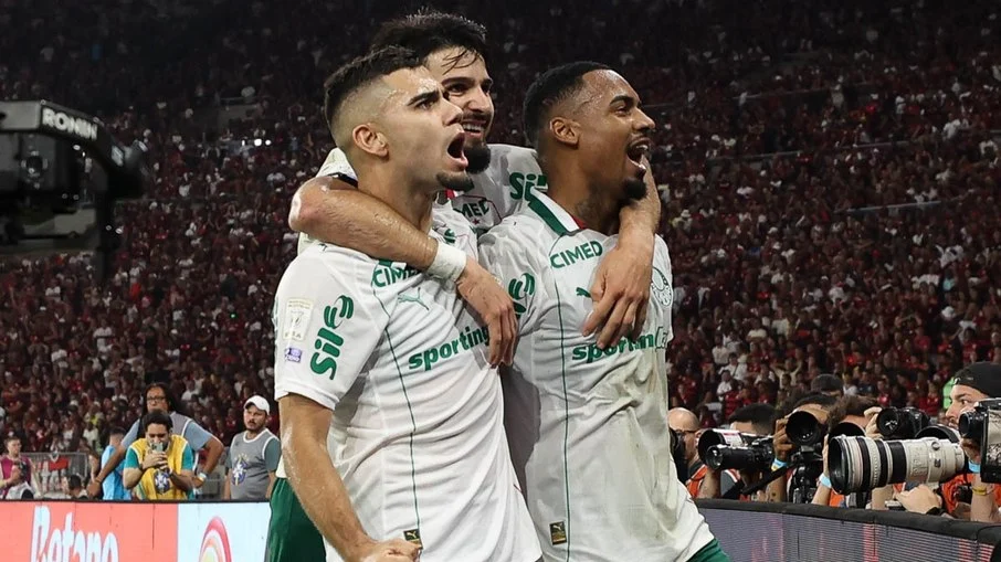 Palmeiras silencia o maracanã: goleada por 3 a 0 no