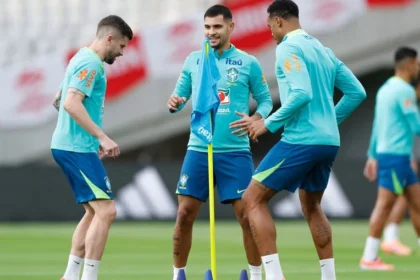 Susto em campo: bruno guimarães, titular da seleção, tranquiliza torcida