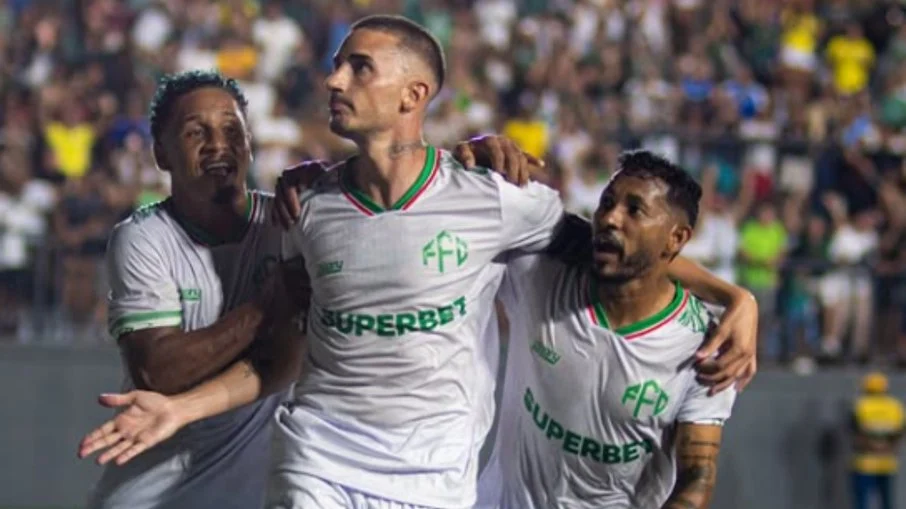 Após início promissor, feira fc de thiago galhardo e sidão