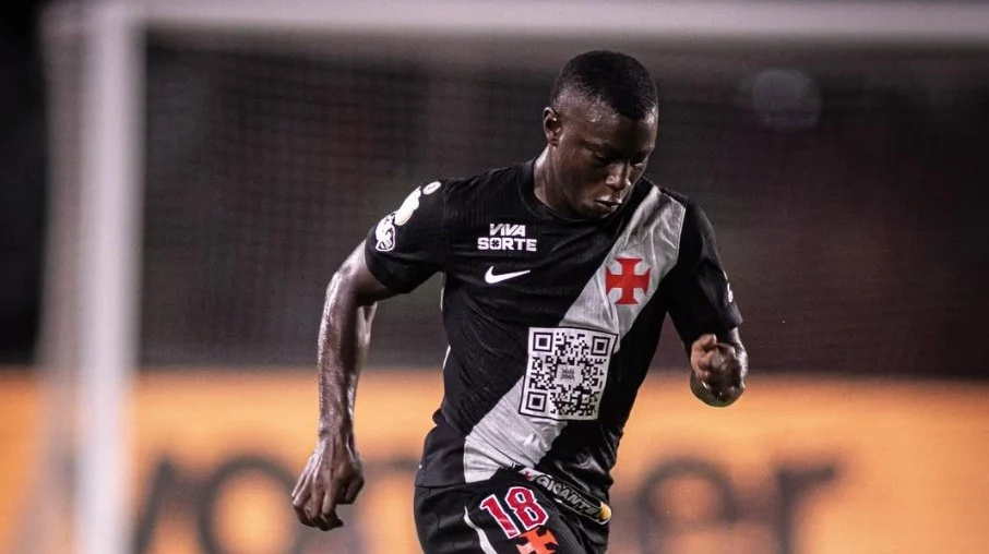 Marino hinestroza: atacante do vasco curte post de ‘arrependimento’ em