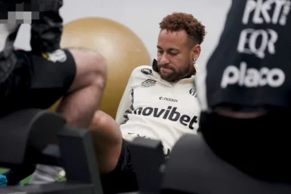 Neymar rebate preocupação com lesão na panturrilha para a copa