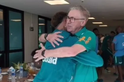 Ancelotti e neymar: o abraço que deu início à jornada