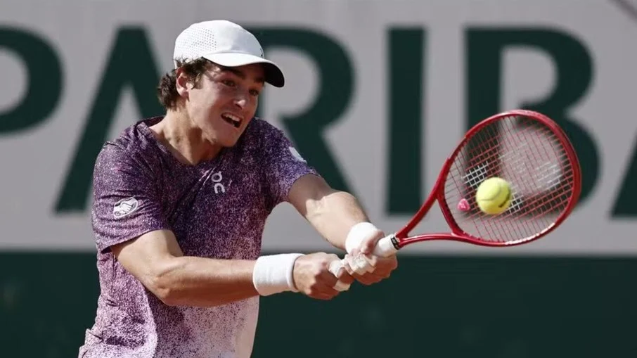 João fonseca vira batalha épica em roland garros e garante