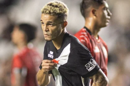 Vasco atropela barracas central por 3 a 0 com show
