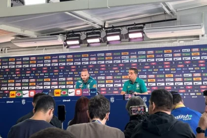 Weverton detalha disputa acirrada por titularidade na seleção e rebate
