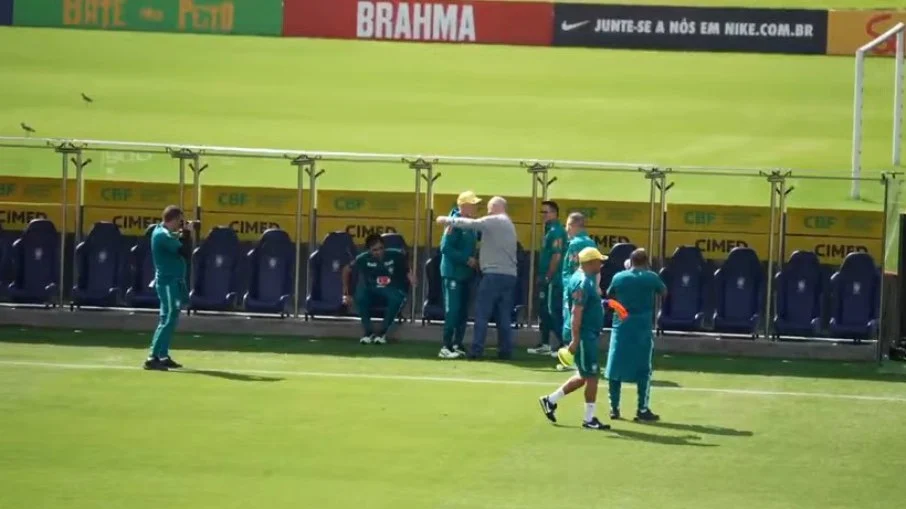 Líder do penta, felipão encontra ancelotti e seleção brasileira na