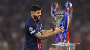 Jovem lucas beraldo, ex são paulo, faz história no psg e