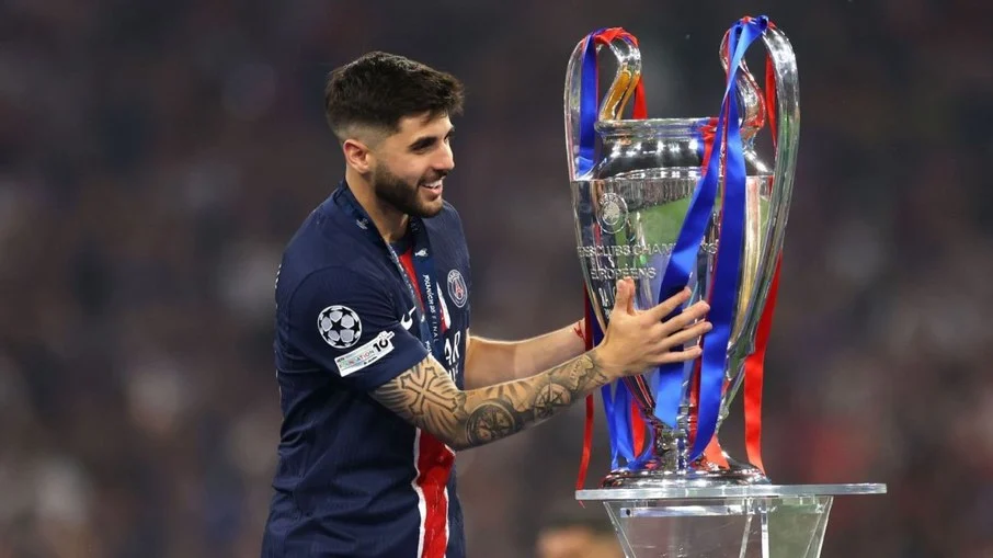 Jovem lucas beraldo, ex são paulo, faz história no psg e