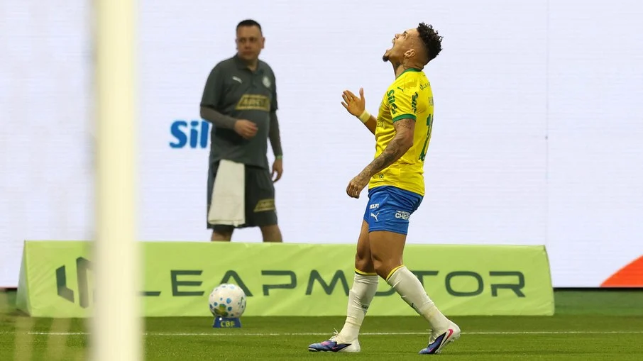 Paulinho, peça chave do palmeiras, emociona ao revelar osso ‘curado’ e