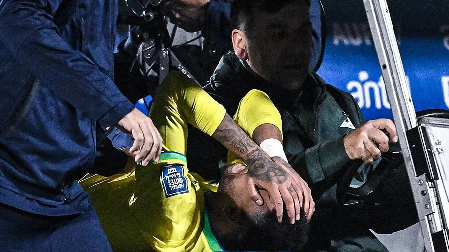 Fifa cobre salários de jogadores lesionados convocados? Descubra o programa
