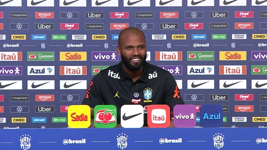 Igor thiago abre o jogo sobre disputa acirrada pela camisa