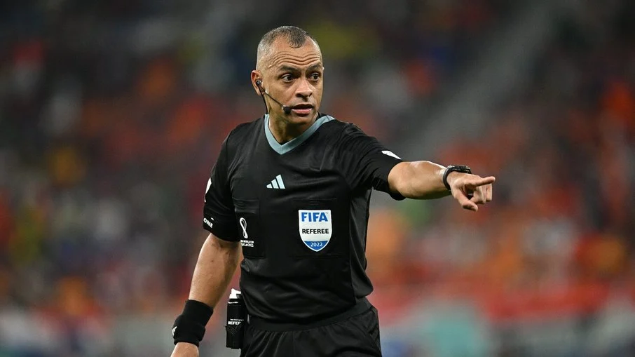 Brasileiro wilton pereira sampaio apitará jogo de abertura da copa