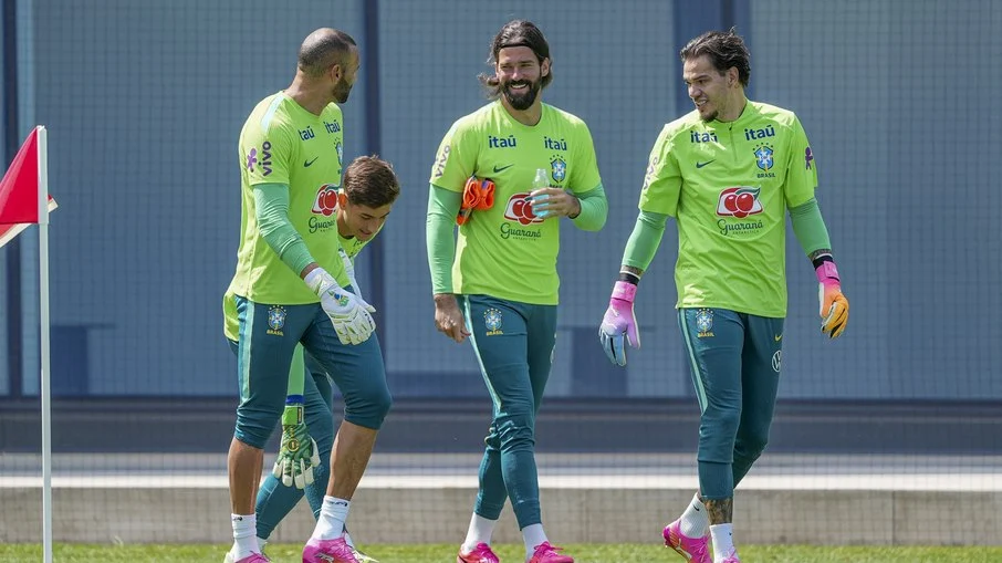 Alisson quebra o silêncio sobre sua condição física, garante 100%