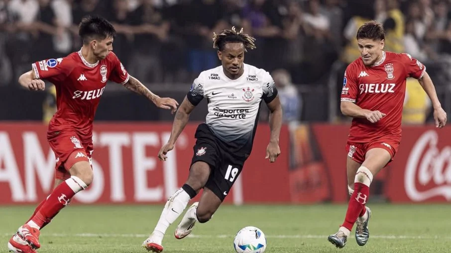 André carrillo explica escolha de camisa branca no azteca e