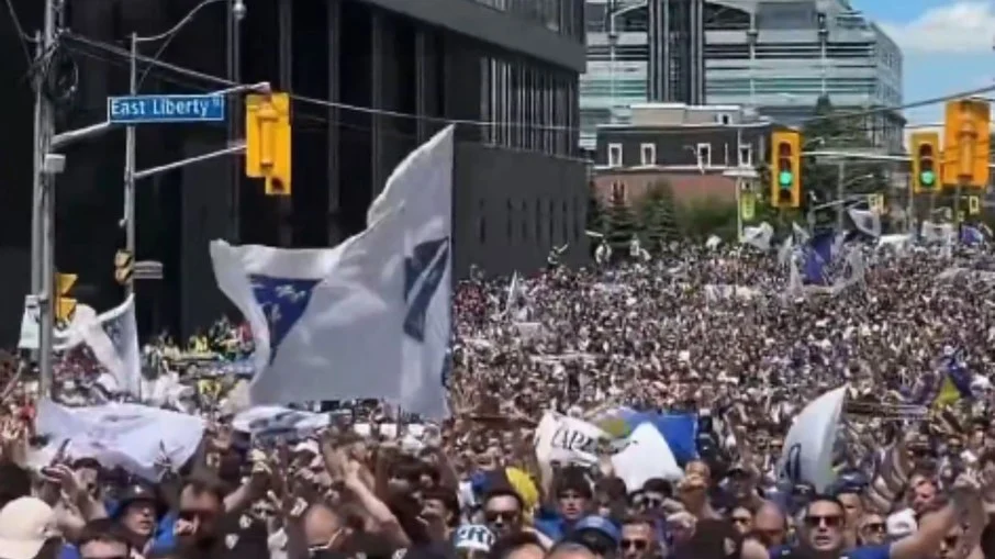 Invasão bósnia e festa canadense: toronto vira palco de emoção