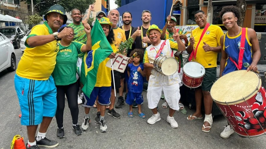 No ritmo do samba e da fé no hexa: alzirão