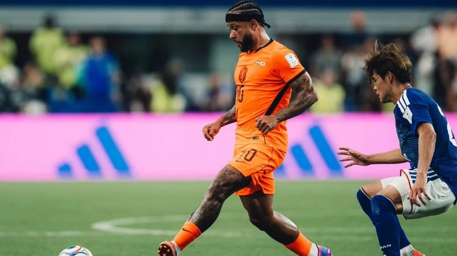 Memphis depay lidera holanda em feito histórico: seleção laranja iguala