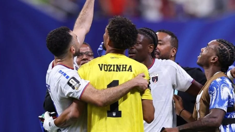 Vozinha: goleiro de cabo verde, 40 anos, vira celebridade na
