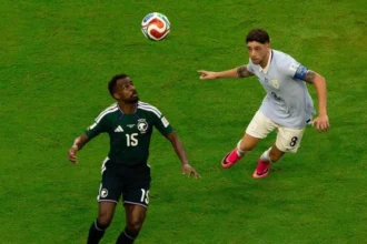 Uruguai evita derrota e arranca empate suado com arábia saudita