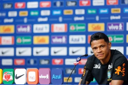 Douglas santos revela método inusitado de ancelotti para anunciar titulares
