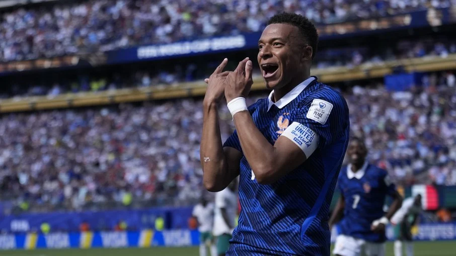Mbappé supera pelé em gols de copas e lidera frança