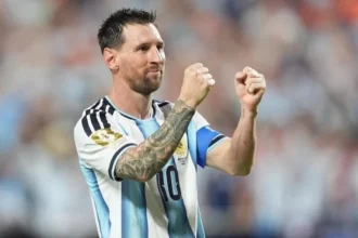 Recorde e reverência: messi elogia ronaldo fenômeno após superá lo e