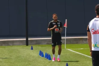 Neymar treina com a seleção brasileira pela primeira vez sob