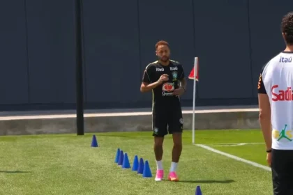 Neymar treina com a seleção brasileira pela primeira vez sob