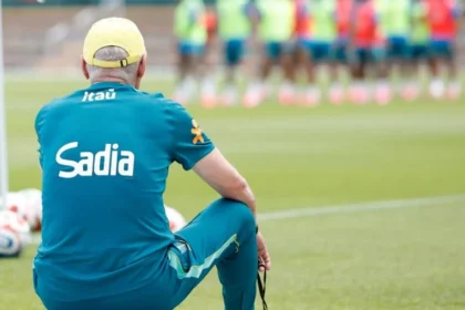 Ancelotti ‘deixa vazar’ campinho tático e esboça time ofensivo com