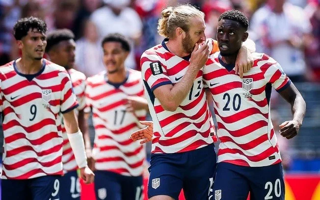 Estados unidos vencem austrália por 2 a 0 e lideram