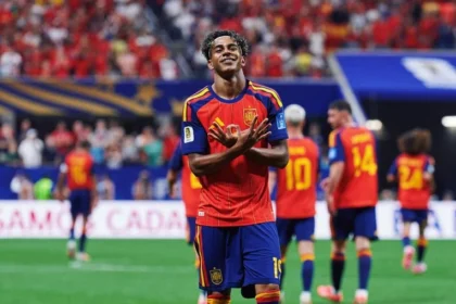 Espanha goleia arábia saudita por 4 a 0 com gol