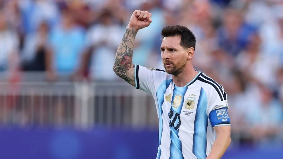 Ao vivo: messi perde pênalti, mas faz gol histórico e