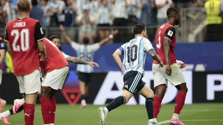 Lionel messi quebra recorde histórico de gols em copas do