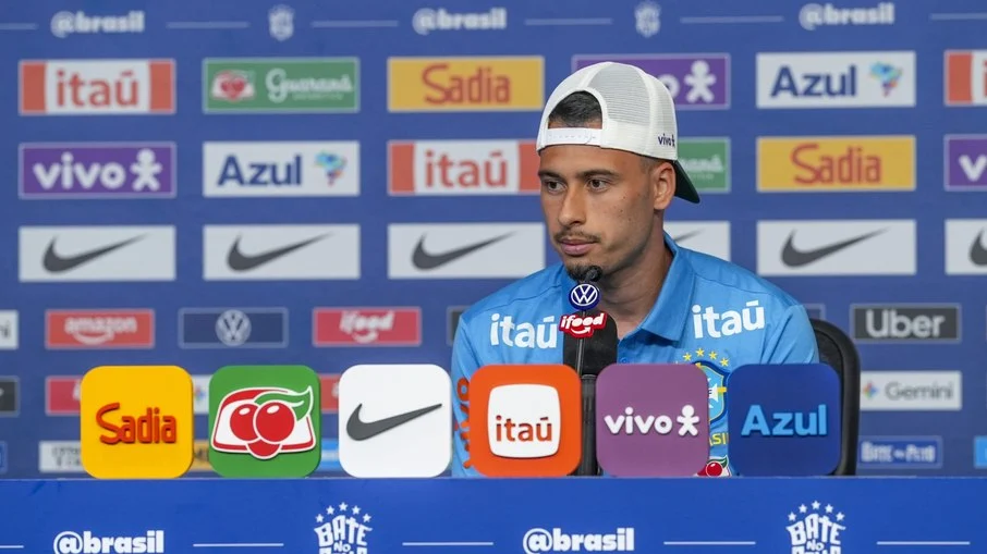 Martinelli se manifesta sobre vaga de raphinha na seleção brasileira