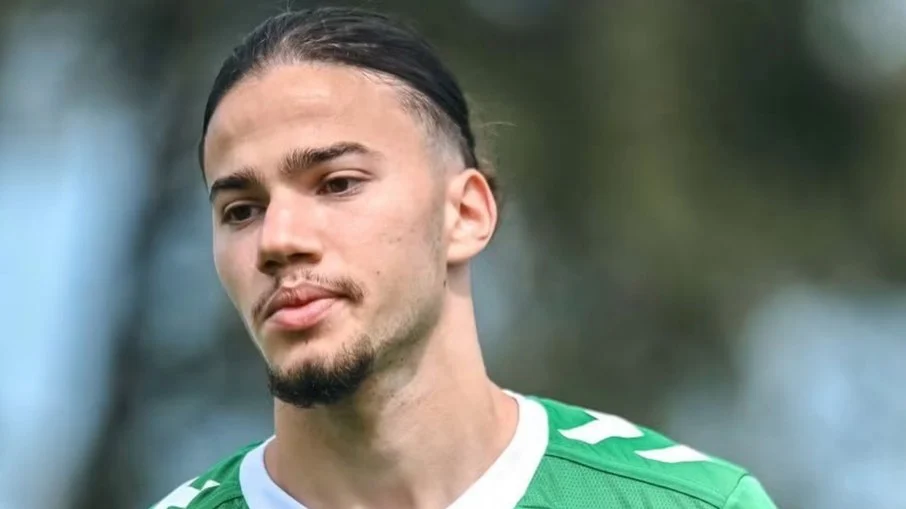 Jovem promessa do futebol francês, kenzo kies, do guingamp b,