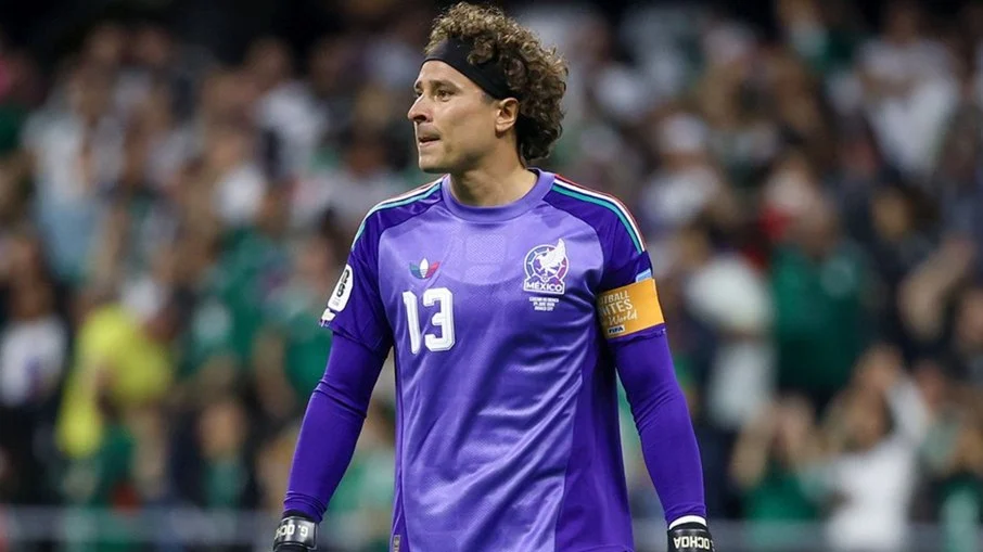 Ochoa alcança messi e cr7 em recorde histórico de copas