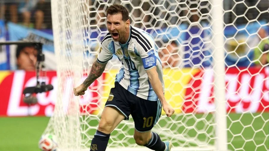 Scaloni surpreende e confirma messi no banco contra a jordânia:
