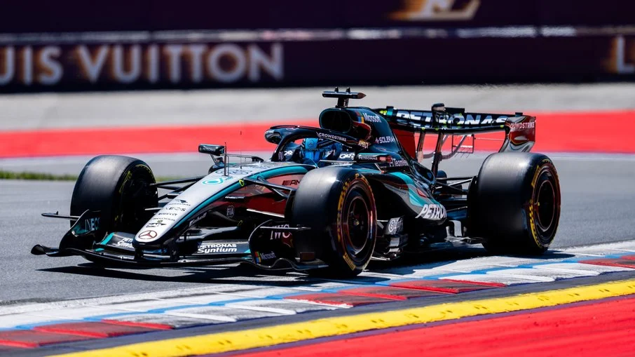 George russell conquista pole position no gp da áustria após