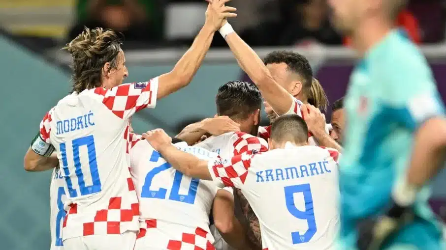 Croácia vence gana no fim por 2 a 1 e