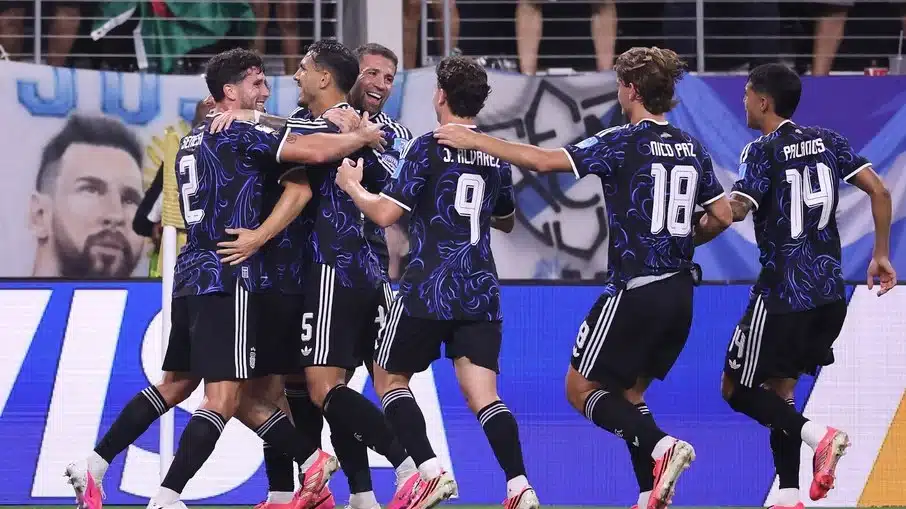 Messi faz golaço, quebra recorde e argentina fecha 1ª fase