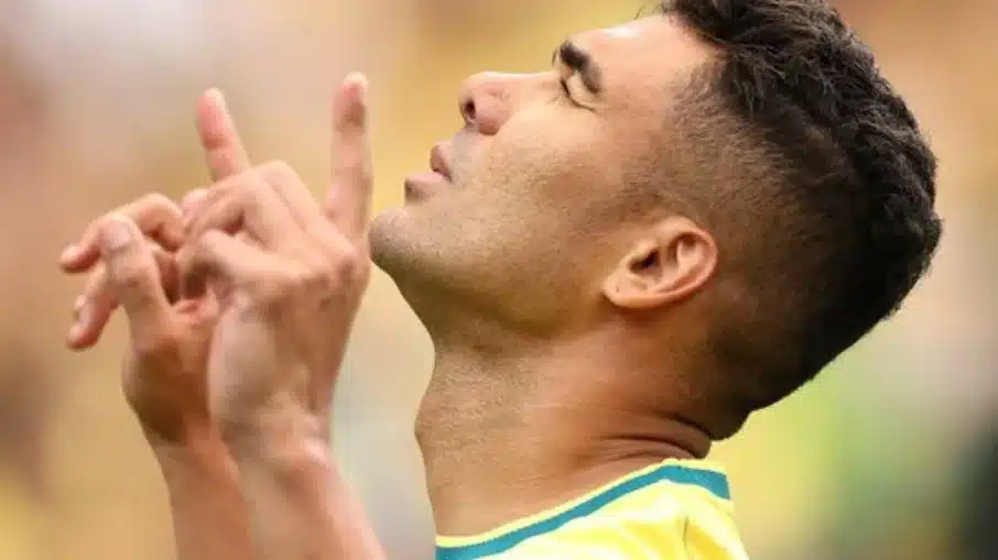 Casemiro faz gol crucial contra o japão, vira herói e