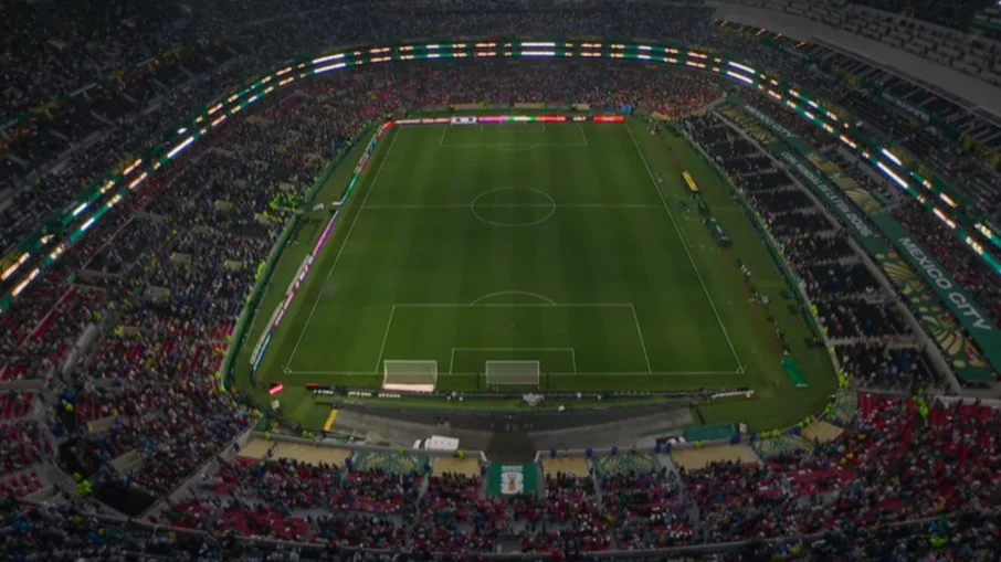 Chuva torrencial atrasa duelo entre méxico e equador pela copa