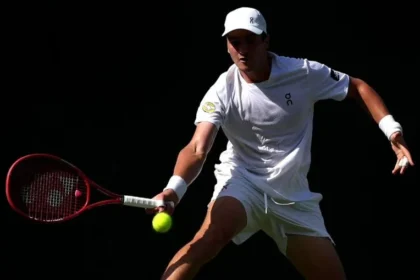 João fonseca imparável em wimbledon: jovem brasileiro vence de jong