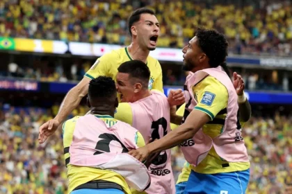 Ancelotti surpreende e indica gabriel martinelli como titular do brasil