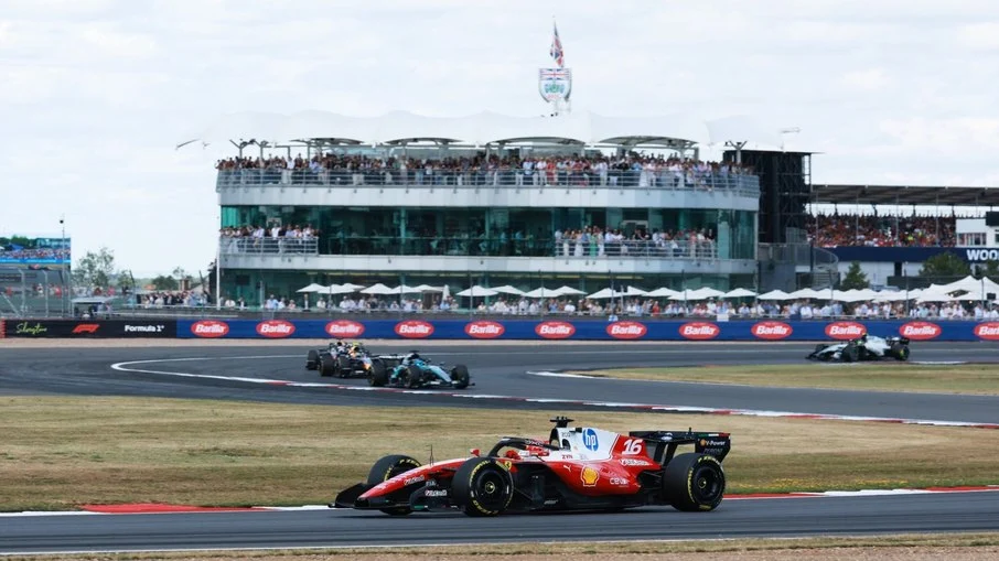 Charles leclerc quebra longo jejum com vitória espetacular no gp